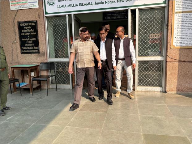 Vice Chancellor and Registrar visits examination centers to evaluate arrangements