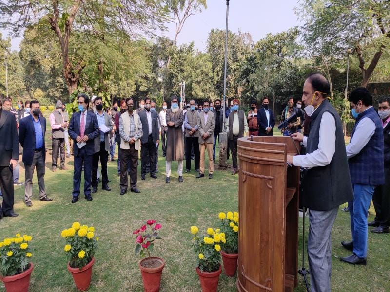 Dr Nazim Husain Jafri, Registrar, Jamia Millia Islamia read the Preamble of the Constitution followed by teachers, officers and other staff members of the university